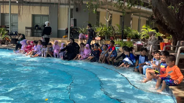 Usung Tema Serunya Bermain dan Belajar di Air, TK Islam Athirah Racing Centre Gelar Outing Class